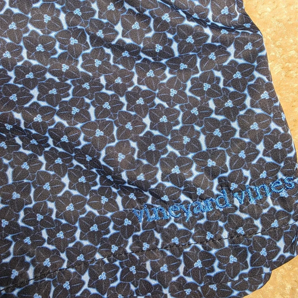 Vineyard Vines Swim Trunks Mens 36 Blue Floral Geometric 1M001112 Portugal - Picture 3 of 6